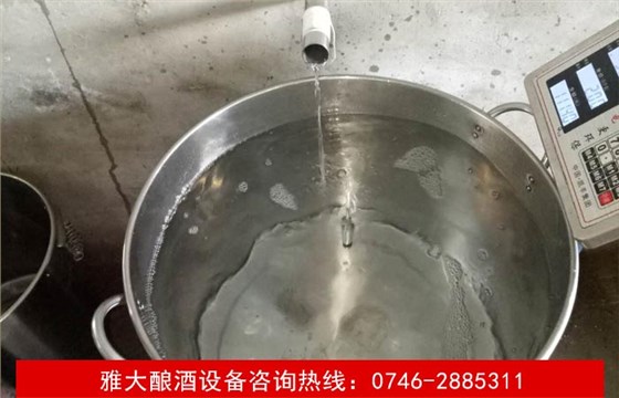 【釀酒設(shè)備】雅大蒸酒設(shè)備—接酒