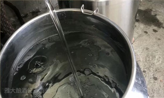 通過酒花來判斷白酒度數(shù)的冷知識——“看花量度”-01 通過酒花來判斷白酒度數(shù)的冷知識——“看花量度”-01