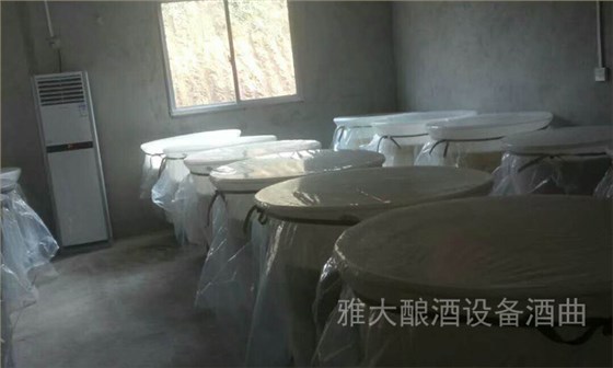 為什么酒醅寶寶怕冷 而經(jīng)不銹鋼釀酒設(shè)備蒸餾后在低溫下不結(jié)冰-05空調(diào)控溫1 為什么酒醅寶寶怕冷 而經(jīng)不銹鋼釀酒設(shè)備蒸餾后在低溫下不結(jié)冰-05空調(diào)控溫1