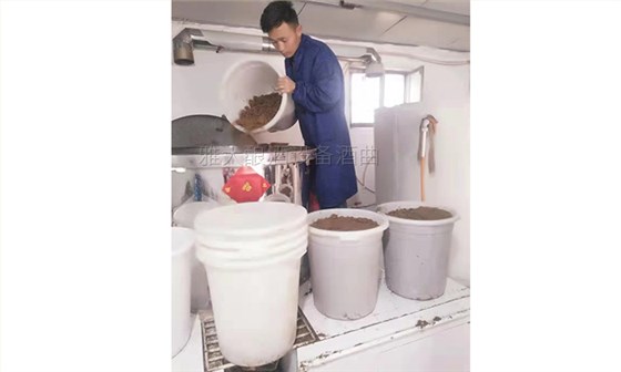 雅大釀酒設(shè)備采用蒸汽蒸餾不糊鍋 雅大釀酒設(shè)備采用蒸汽蒸餾不糊鍋