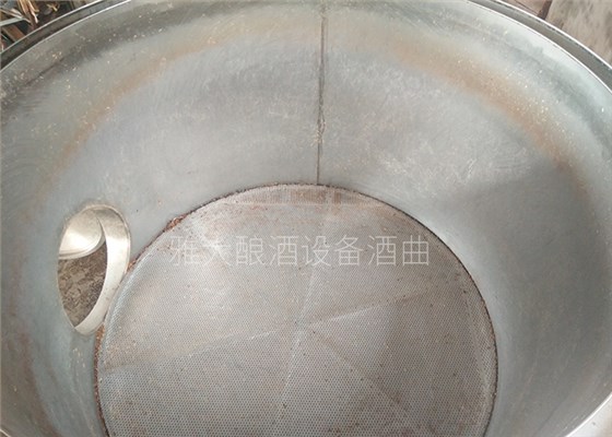 雅大側(cè)開口純糧釀酒設備內(nèi)部圖 雅大側(cè)開口純糧釀酒設備內(nèi)部圖