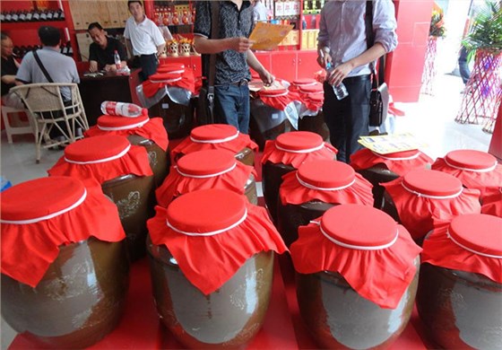 陳釀純糧酒深受消費(fèi)者喜愛 陳釀純糧酒深受消費(fèi)者喜愛