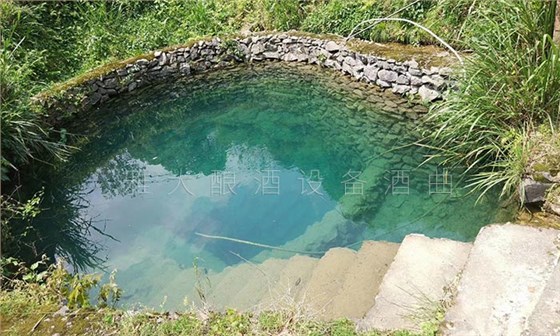 5-曾氏酒業(yè)-1套純糧釀酒設(shè)備，200平米舊廠房+3個臨街鋪面，輕松開酒廠井水3