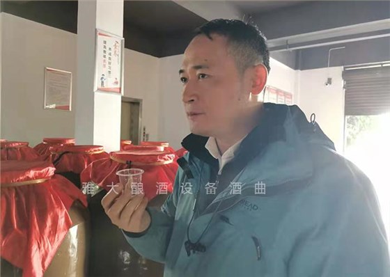 中年男人喝白酒要注意啥？用燒酒設(shè)備做酒的老師傅告訴您答案4