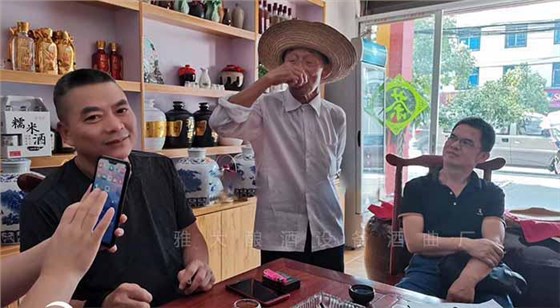 中年男人喝白酒要注意啥？用燒酒設(shè)備做酒的老師傅告訴您答案6
