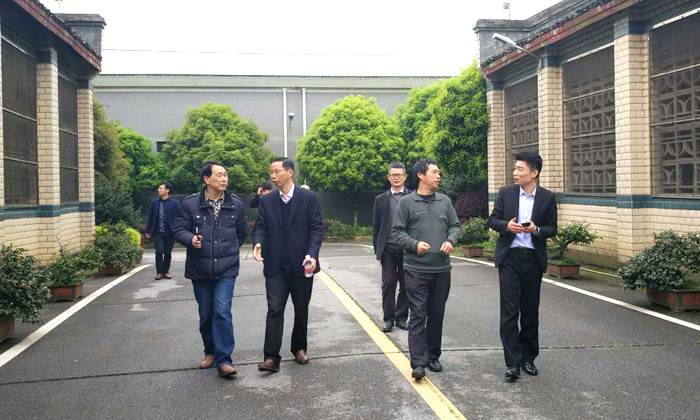 雅大科技董事長(zhǎng)胡順開(kāi)帶你探坊60年濃香老酒坊 雅大科技董事長(zhǎng)胡順開(kāi)帶你探坊60年濃香老酒坊