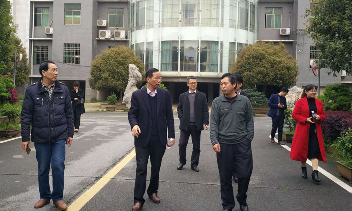 雁峰劉副總陪同參觀 雁峰劉副總陪同參觀