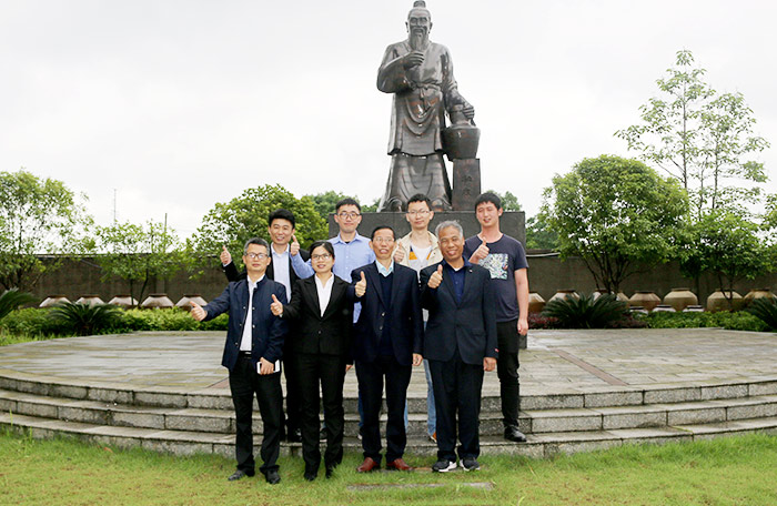 中國勁酒技術(shù)團(tuán)隊(duì)造訪雅大 中國勁酒技術(shù)團(tuán)隊(duì)造訪雅大