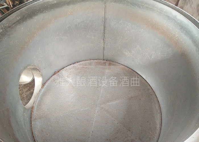 雅大側(cè)開口純糧釀酒設備內(nèi)部圖 雅大側(cè)開口純糧釀酒設備內(nèi)部圖