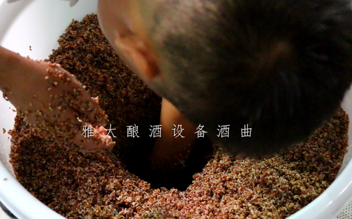 9.12特色酒研發(fā)大米酒我見(jiàn)過(guò)但用雅大釀酒設(shè)備釀五色米酒你見(jiàn)過(guò)嗎8