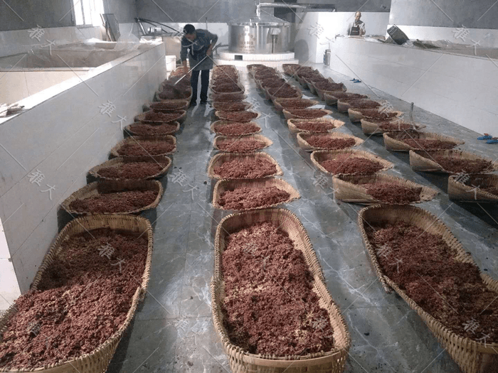 金橋鎮(zhèn)楊哥的傳統(tǒng)高粱酒坊 金橋鎮(zhèn)楊哥的傳統(tǒng)高粱酒坊