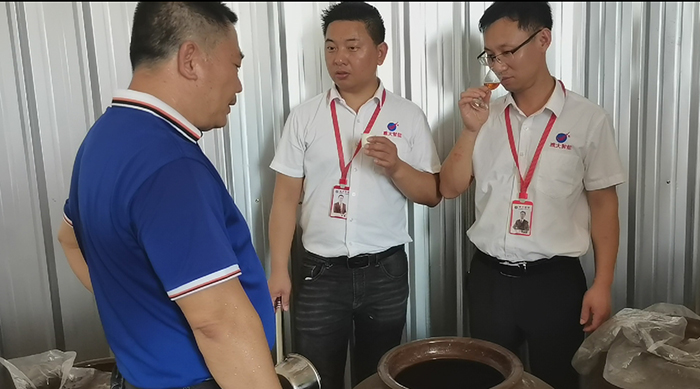 6.11雅大技術(shù)蔣總現(xiàn)場品酒提出改善建議