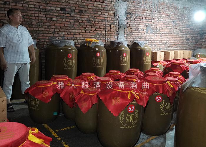 時(shí)間賦予白酒不可復(fù)制的特征，也給蒸餾釀酒設(shè)備酒坊帶來更多利潤4